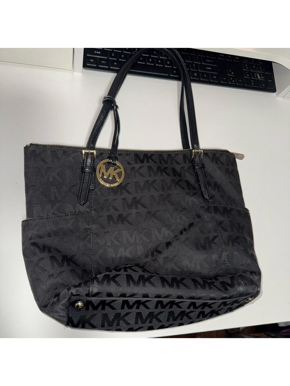 Michael Kors Signature Jet Set Item Pocket Tote - Picture 2 of 7